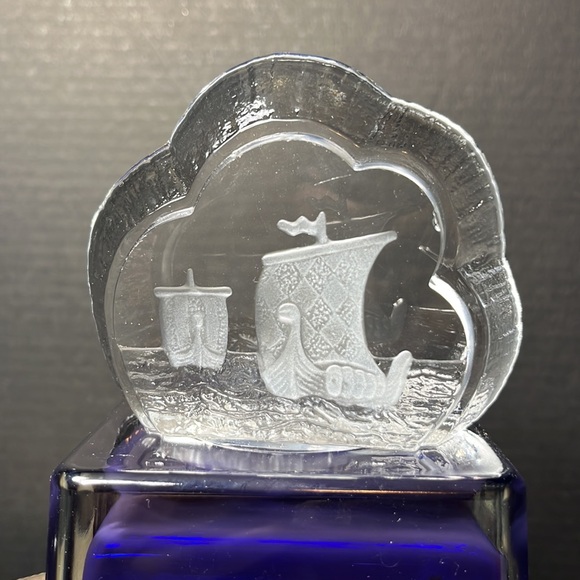 Nybro Sweden Crystal Glass Viking Ships Paperweight Original Sticker - Picture 3 of 5